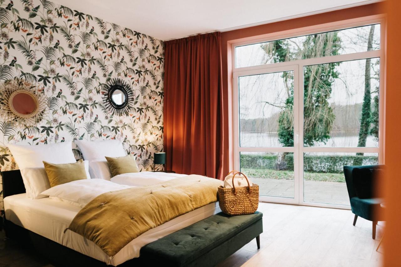 Landhaus Am See - Gaestezimmer ชเตราส์แบร์ก ภายนอก รูปภาพ